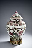 A LARGE FAMILLE ROSE JAR WITH COVER 