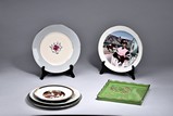 A SET OF SIX PORCELAIN DISHES