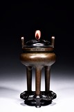 A XUANDE BRONZE CAST TRIPOD CENSER