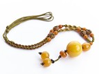 AN AMBER NECKLACE 