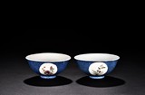 A PAIR OF FAMILLE-ROSE MEDALLION BOWLS 