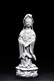 A DEHUA BLANC-DE-CHINE GUANYIN FIGURE