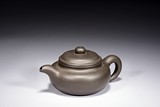 ZHOU GUIZHEN: A YIXING TEAPOT