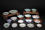 A GROUP OF CERAMIC DISHES AND BOWLS