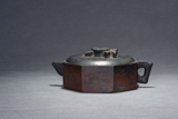 A DUANSTONE 'PLUM' COVER OCTAGONAL TEAPOT-FORMED INKSTONE