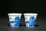 A PAIR OF BLUE AND WHITE WINE CUPS