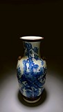 A BLUE AND WHITE CRACKLED VASE