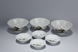 A GROUP OF SEVEN FAMILLE ROSE BOWLS AND DISHES