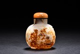 A CARVED CAMEO AGATE SNUFF BOTTLE