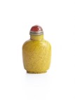 A SWIRLED YELLOW GLASS SNUFF BOTTLE
