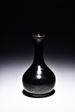 A JIZHOU WARE BLACK GLAZED PEAR-SHAPED VASE