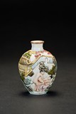 A FAMILLE ROSE MOULDED EROTIC SCENE SNUFF BOTTLE