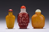 A SET OF THREE GLASS SNUFF BOTTLES