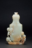 A WHITE JADE ‘CHRYSANTHEMUM' VASE