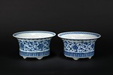 A PAIR OF BLUE AND WHITE JARDINIERES