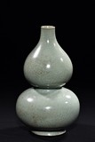 A LONGQUAN CELADON GLAZED DOUBLE GOURD VASE