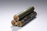 A CLOISONNE ENAMEL 'HAND-SCROLL' BOX 