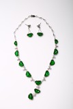 A STUNNING EMERALD GREEN JADEITE JADE DIAMOND NECKLACE EARRING SET