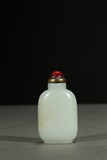 A WHITE JADE CARVED SNUFF BOTTLE