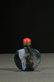 A MOSS-GREEN AGATE SNUFF BOTTLE