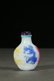 A FIVE COLOR OVERLAY WHITE GLASS SNUFF BOTTLE