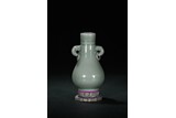 A LONGQUAN CELADON VASE 