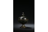 A BRONZE FOOD VESSEL W/ LOTUS-PETAL FINIAL COVER