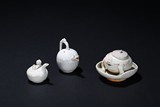 A SET OF THREE SMALL WHITE GLAZE WATERPOTS