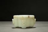 A WHITE JADE QUARTERFOIL COVER BOX