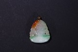 A TRI-COLOR JADEITE GUANYIN PENDANT
