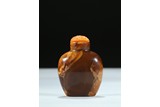 A MOTTLED OPAQUE ROOT AMBER SNUFF BOTTLE