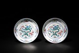 A PAIR OF BLUE AND WHITE WUCAI 'DRAGON' DISHES