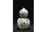 A DOUCAI DOUBLE GOURD ‘FIGURES AND LANDSCAPE’ VASE
