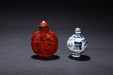 A SET OF TWO SNUFF BOTTLES