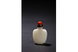 A JADE CARVED SNUFF BOTTLE
