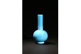 A BLUE PEKING GLASS GLOBULAR VASE