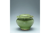 A RARE LONGQUAN CELADON RIBBED JAR AND COVER