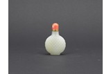 A WHITE JADE 'BASKET-WEAVE' SNUFF BOTTLE