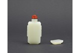 A WHITE JADE FACETED SNUFF BOTTLE WITH DISH