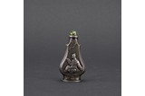 A BRONZE 'SCHOLAR' SNUFF BOTTLE