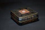 A LACQUERED CLOISONNE ENAMEL INLAID SQUARE BOX