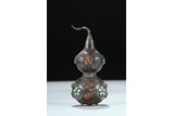 A SILVER ETCHED AND GEMS INLAID DOUBLE GOURD SNUFF BOTTLE