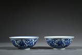A PAIR OF BLUE AND WHITE 'EIGHT IMMORTAL' BOWLS