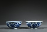 A PAIR OF BLUE AND WHITE 'EIGHT IMMORTAL' BOWLS