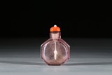 A TRANSPARENT PINK SNUFF BOTTLE