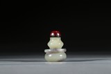 A CELADON JADE DOUBLE GOURD RING SNUFF BOTTLE