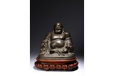 A FINE BRONZE FIGURE OF SEATED BUDAI 