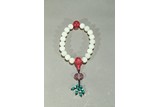 A WHITE JADE AND MALACHITE BRACELET