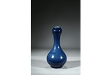 A BLUE GLAZED GARLIC MOUTH BOTTLE VASE