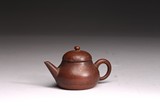 A SMALL YIXING CLAY TEAPOT 